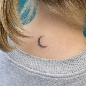 三日月　タトゥー