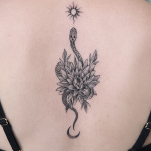 蛇　ダリアの花